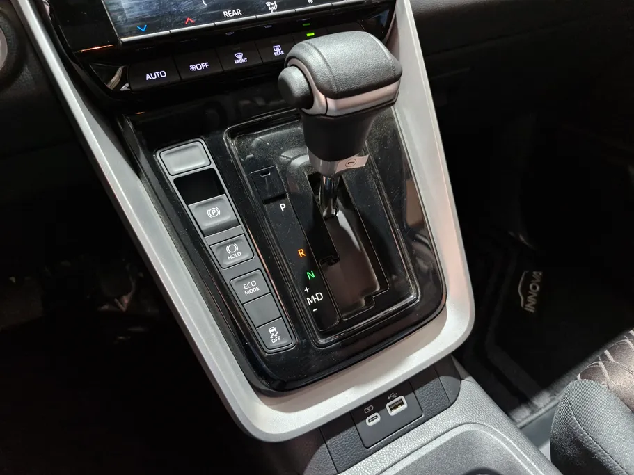 تويوتا اينوفا GL 2025 