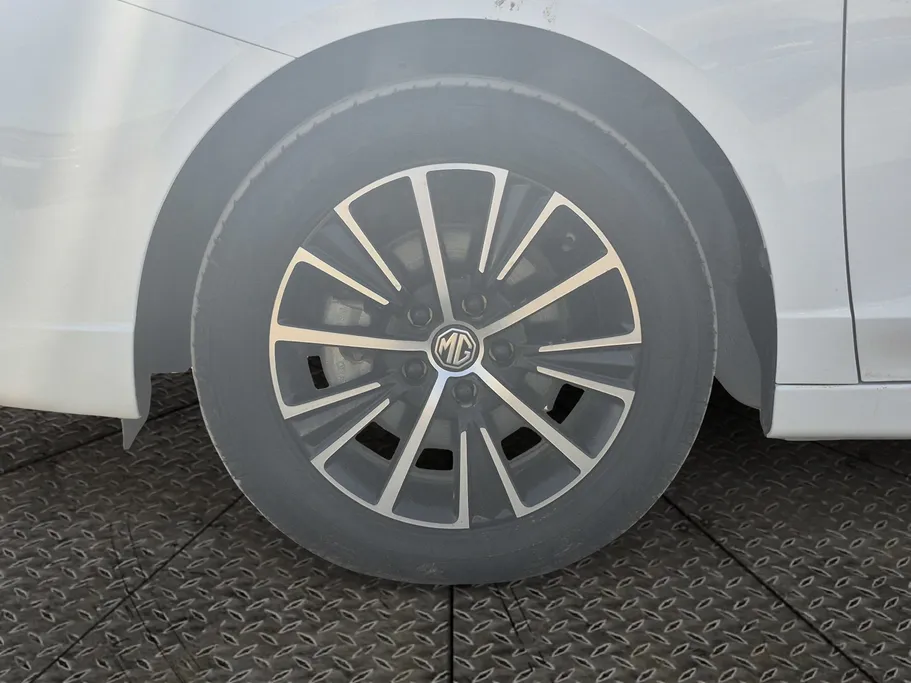 2025 MG 5 STD New Shape 