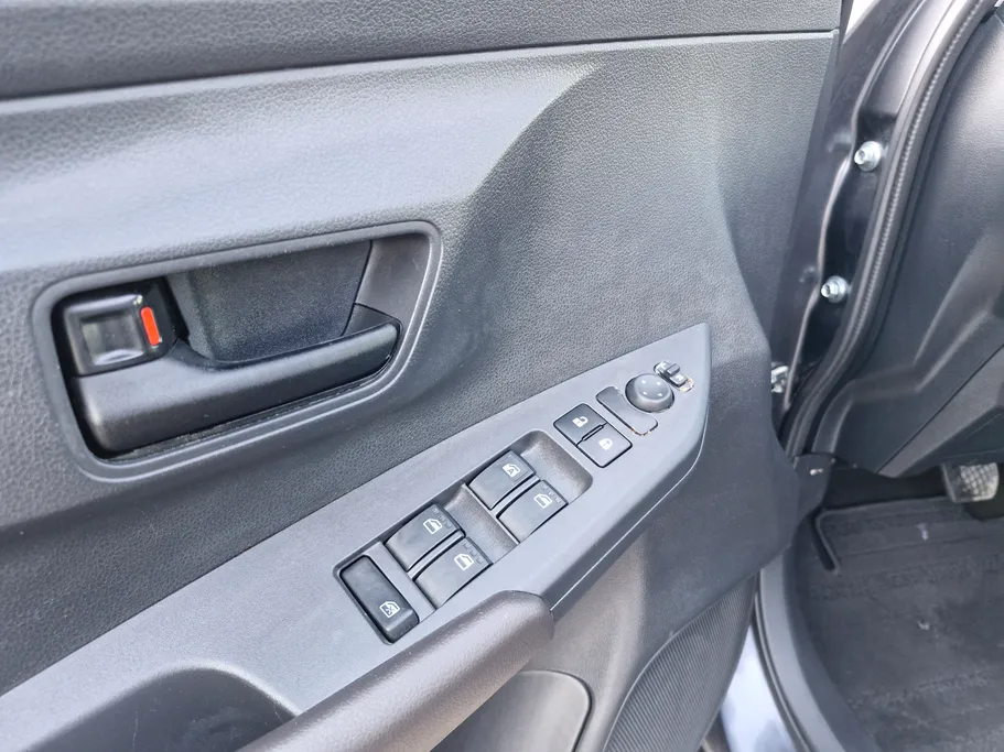 2024 Toyota Yaris  Y 