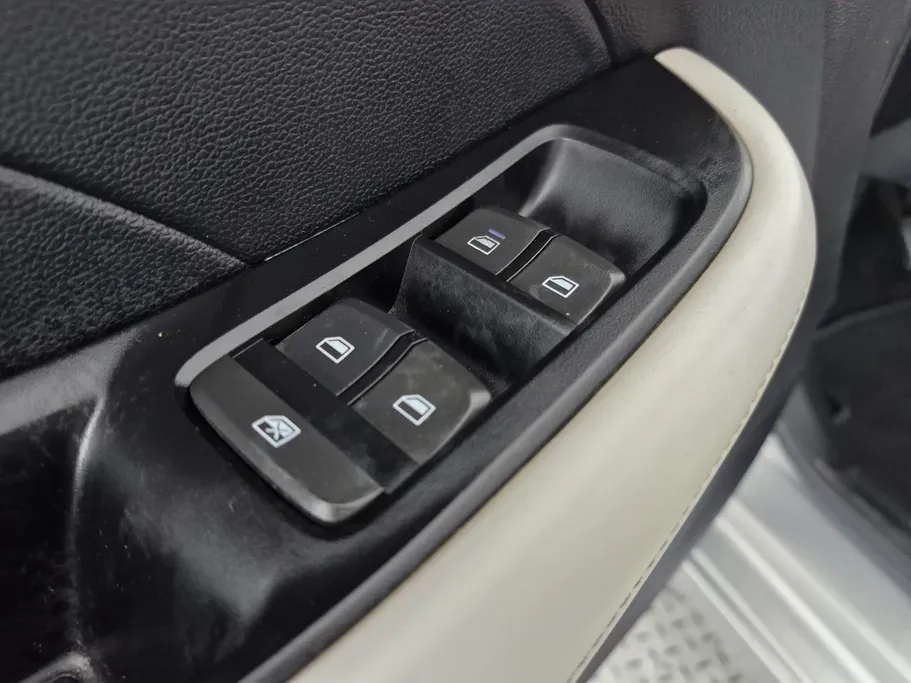 ام جي 5 COM 2022 