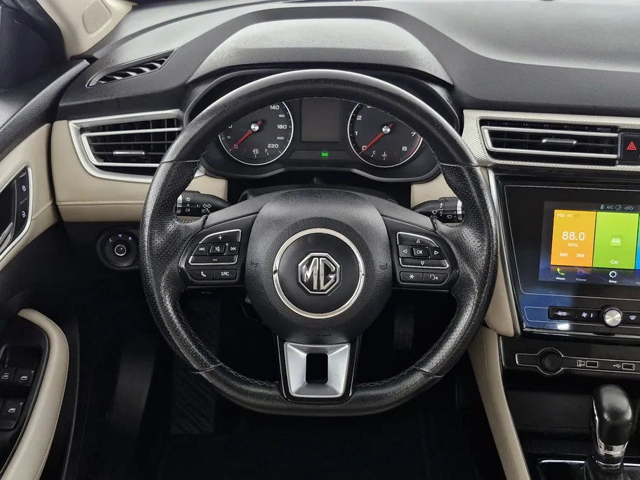 ام جي 5 COM 2022 