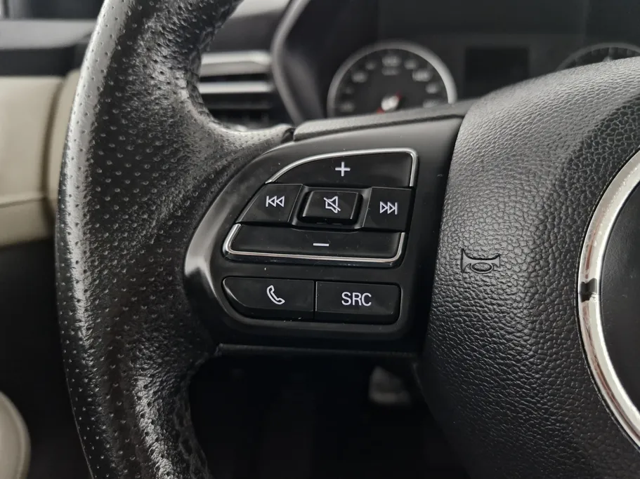 ام جي 5 COM 2022 