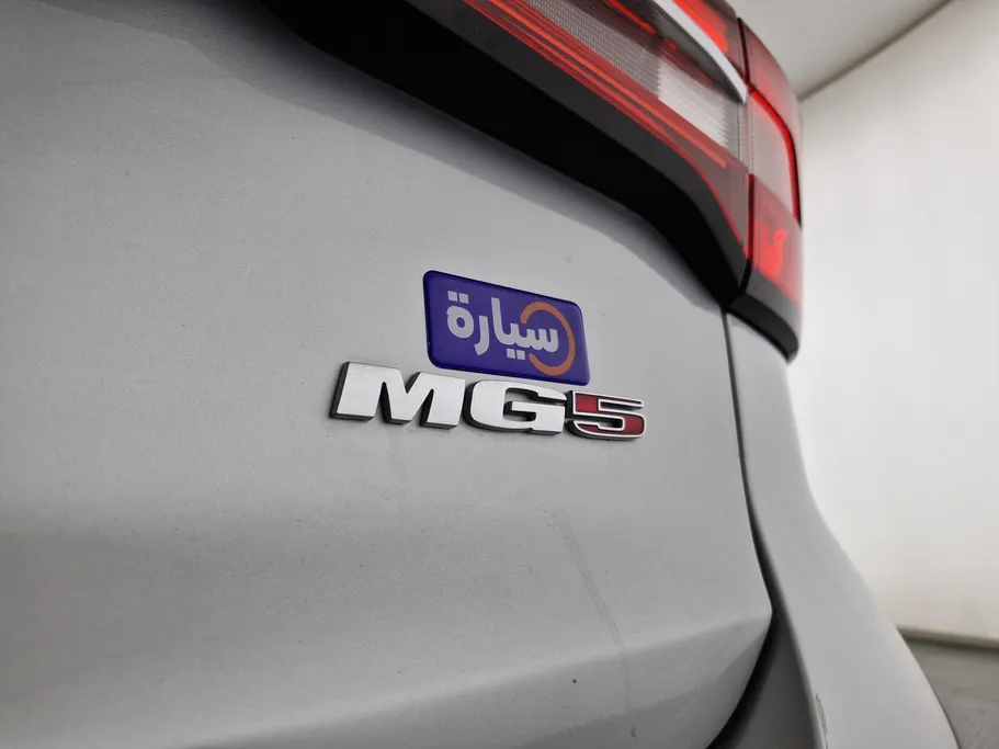 ام جي 5 COM 2022 