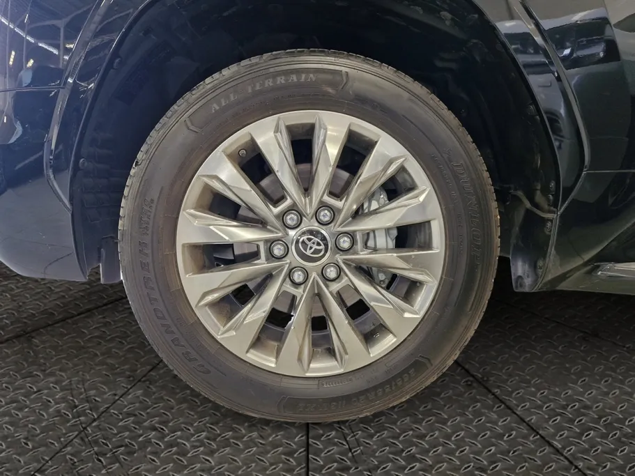 2024 Toyota Land Cruiser GXR 