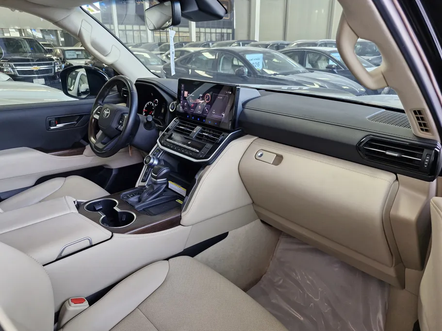 2024 Toyota Land Cruiser GXR 