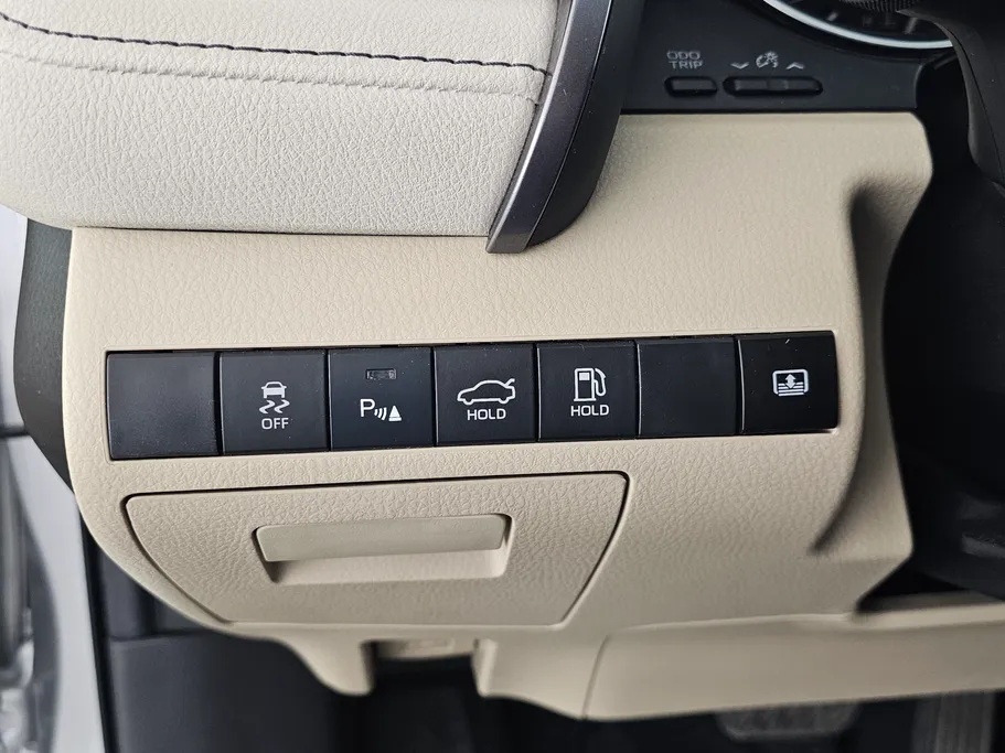 2022 Toyota Camry  GLE 