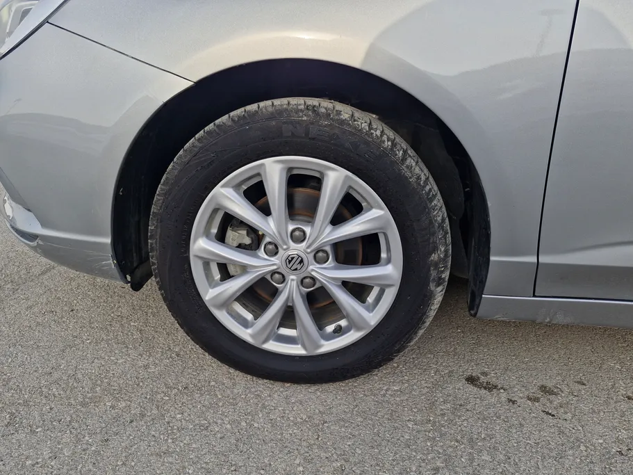 ام جي 5 COM 2022 