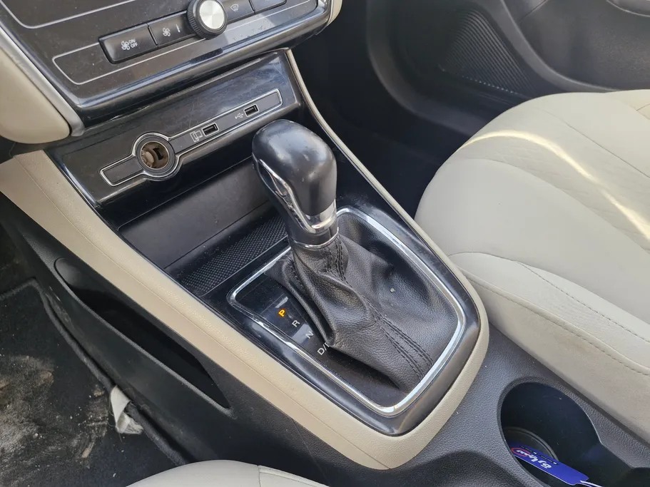 ام جي 5 COM 2022 