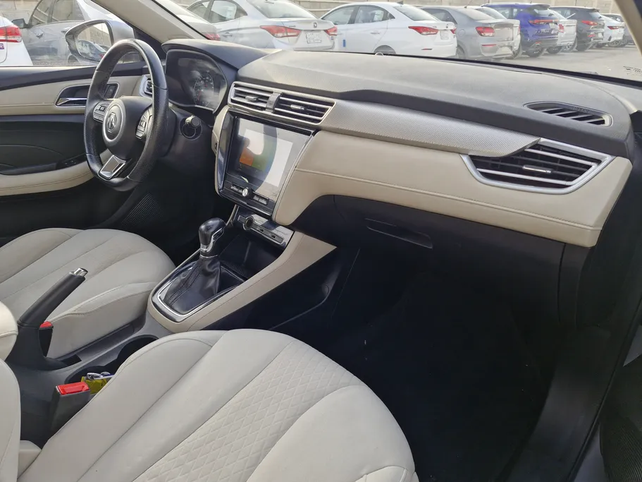 ام جي 5 COM 2022 