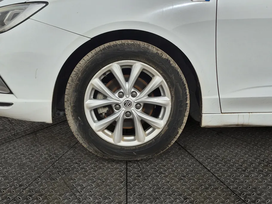 ام جي 5 COM 2022 