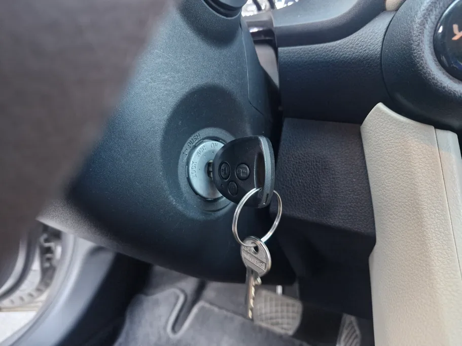 2023 Toyota Yaris  Y 