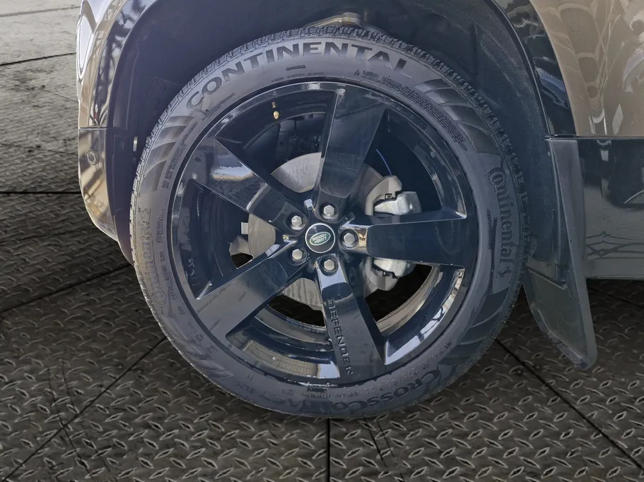 لاند روفر ديفندر P300 S 2024 