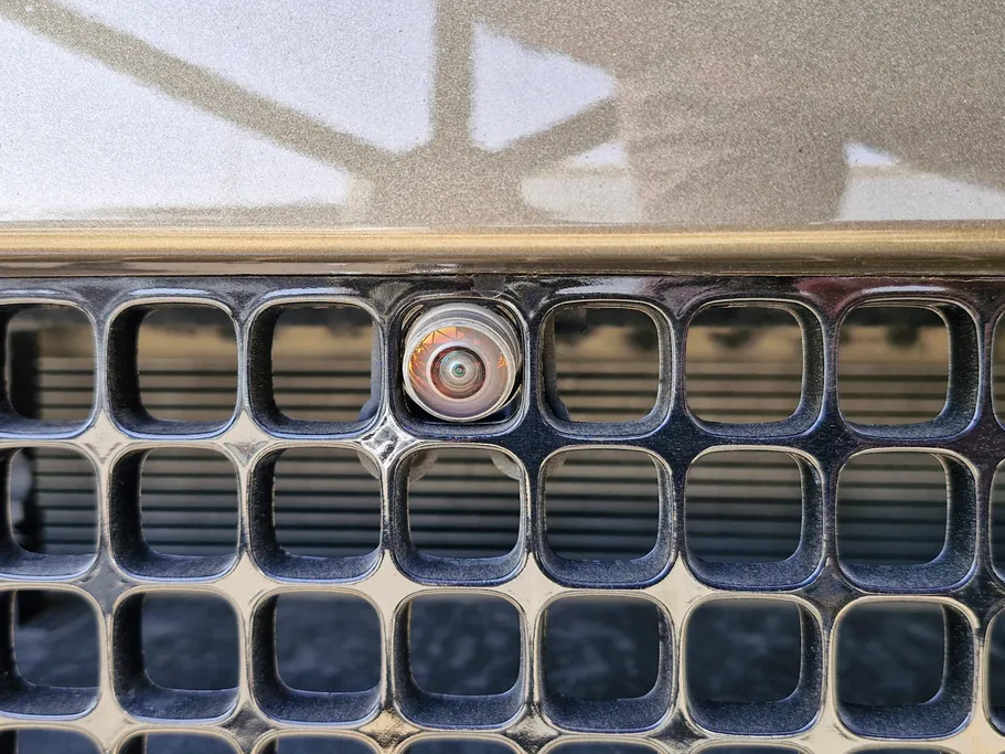 لاند روفر ديفندر P300 S 2024 