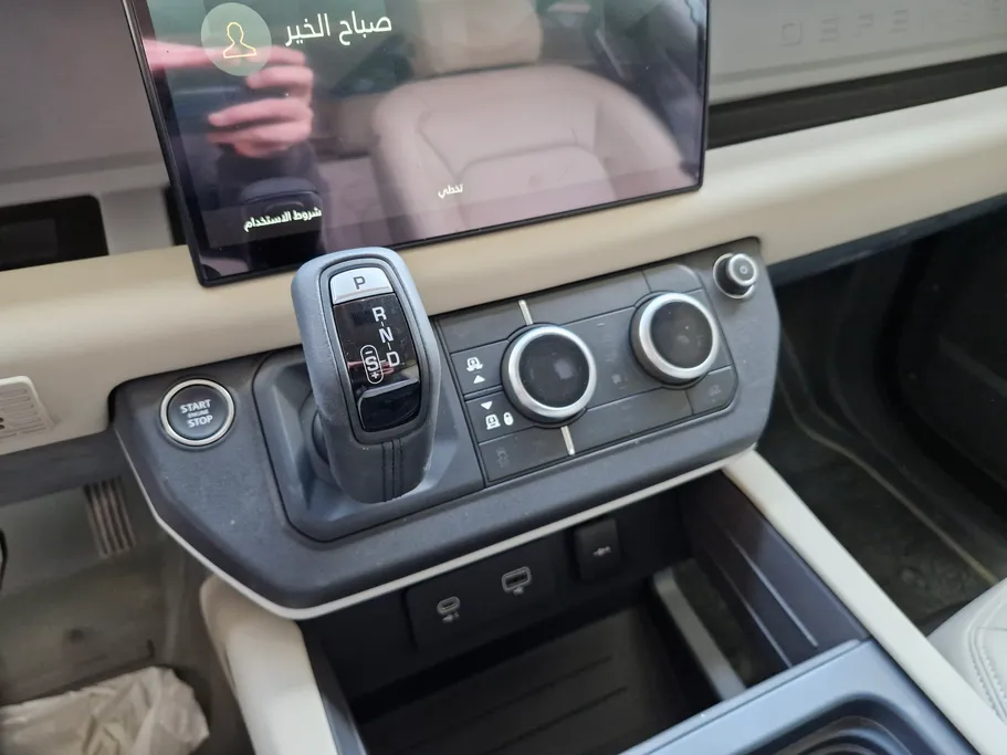 لاند روفر ديفندر P300 S 2024 