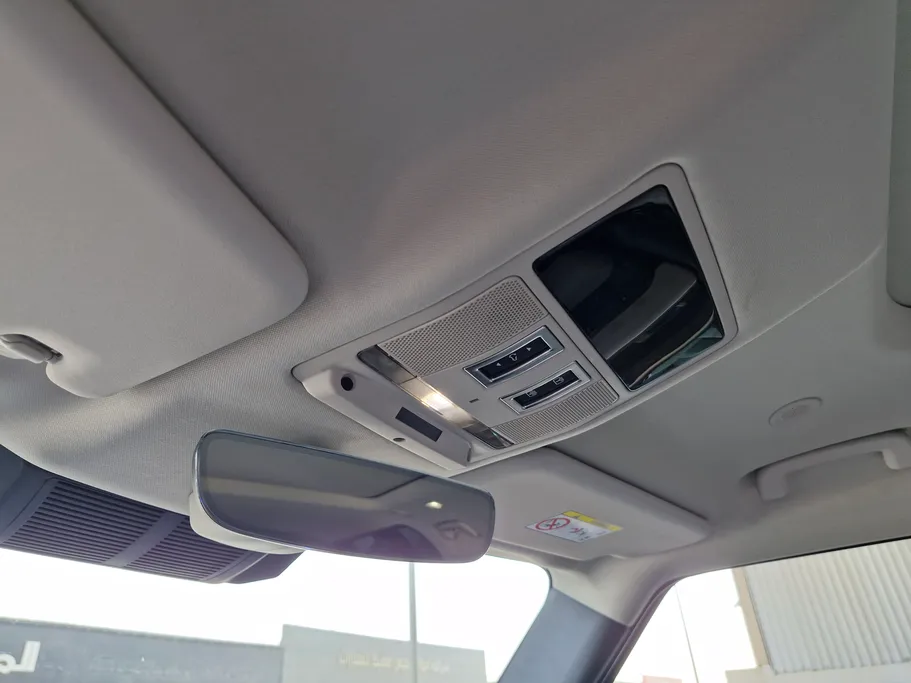 لاند روفر ديفندر P300 S 2024 