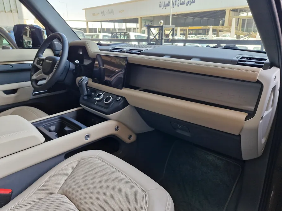 لاند روفر ديفندر P300 S 2024 