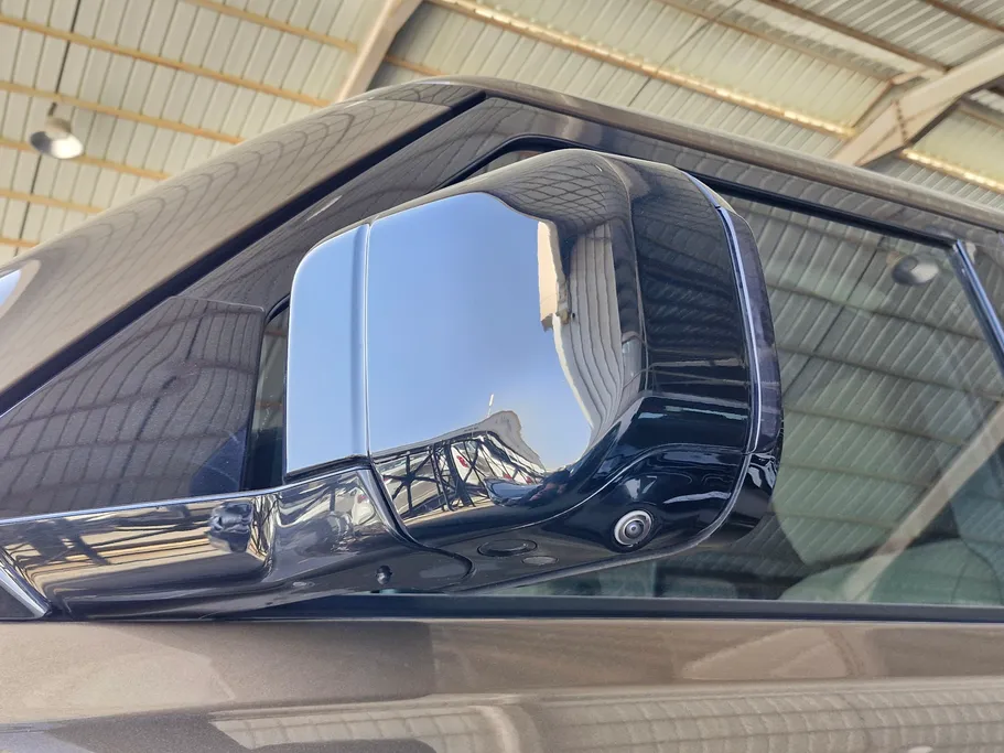 لاند روفر ديفندر P300 S 2024 