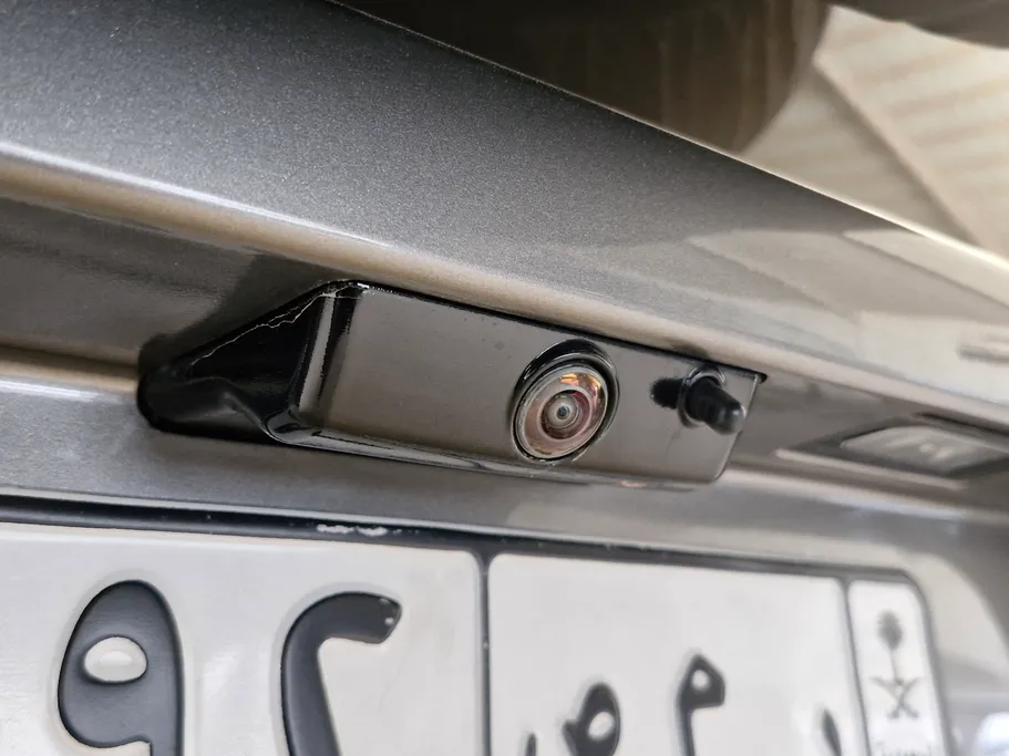 لاند روفر ديفندر P300 S 2024 