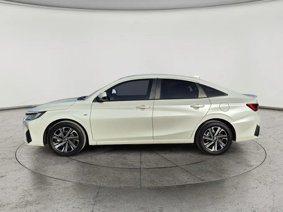 2024 Toyota Yaris  Y Plus 