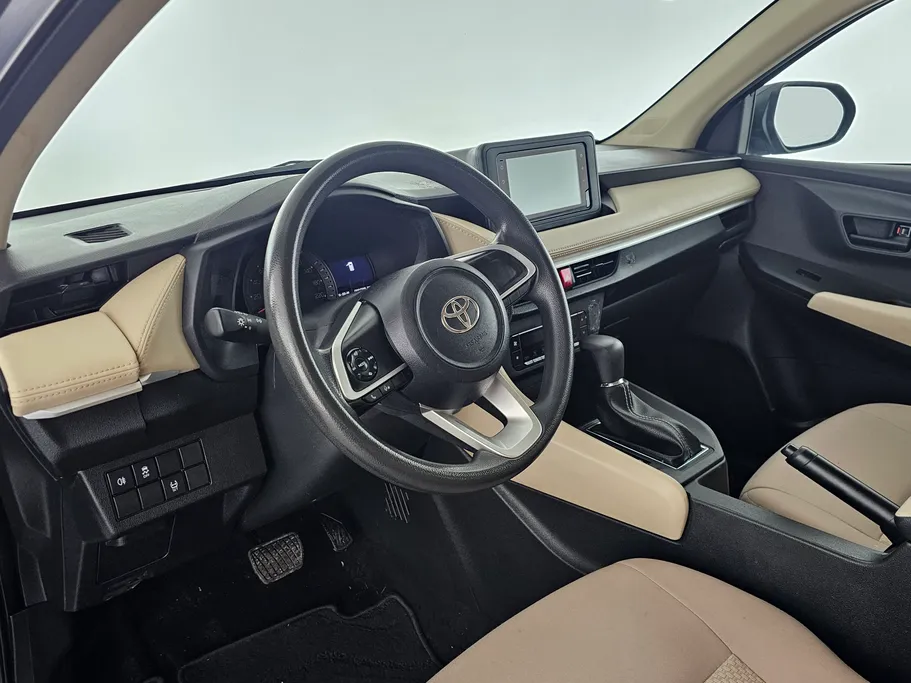 2023 Toyota Yaris  Y 