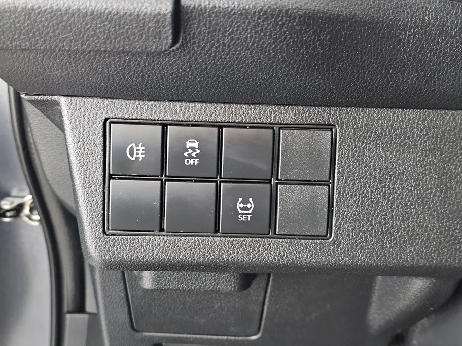 2023 Toyota Yaris  Y 