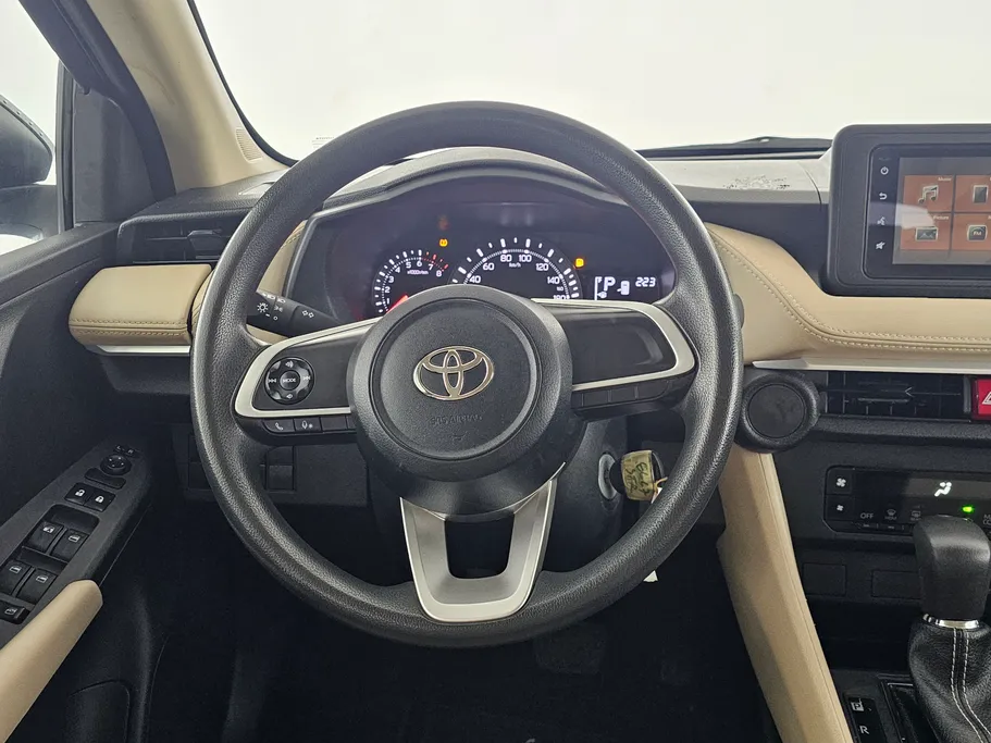 2023 Toyota Yaris  Y 