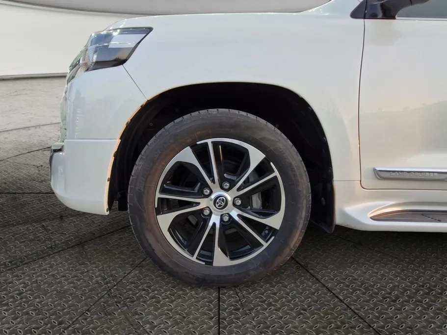 تويوتا لاندكروزر Grand Touring 2021 