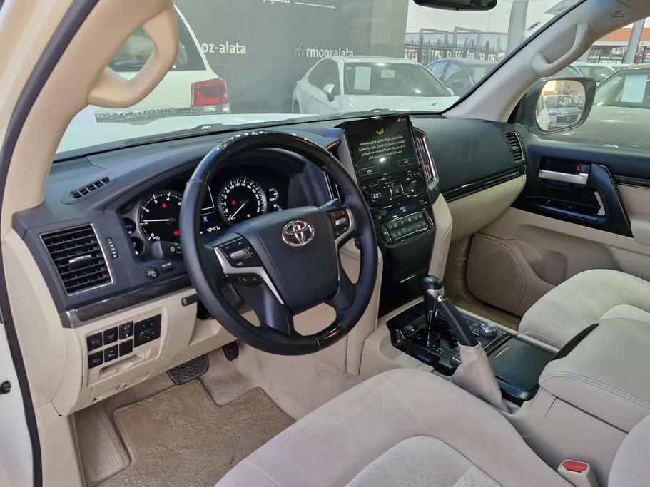 تويوتا لاندكروزر Grand Touring 2021 