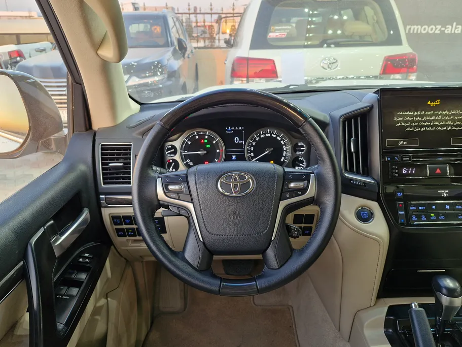 تويوتا لاندكروزر Grand Touring 2021 