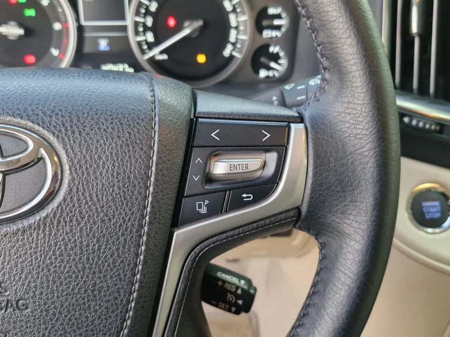 تويوتا لاندكروزر Grand Touring 2021 