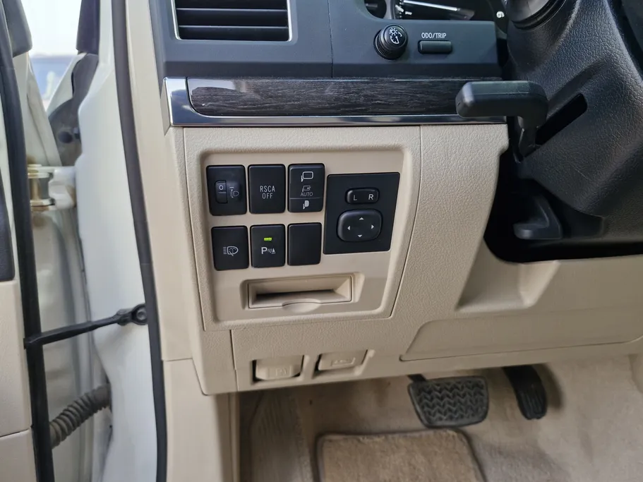 تويوتا لاندكروزر Grand Touring 2021 