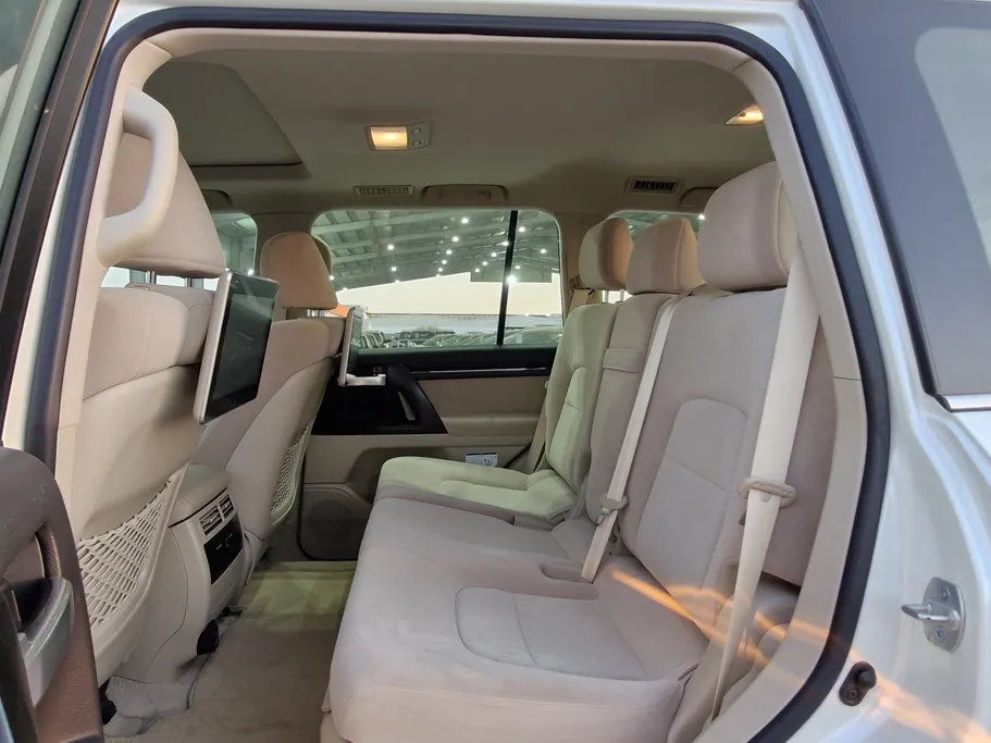 تويوتا لاندكروزر Grand Touring 2021 