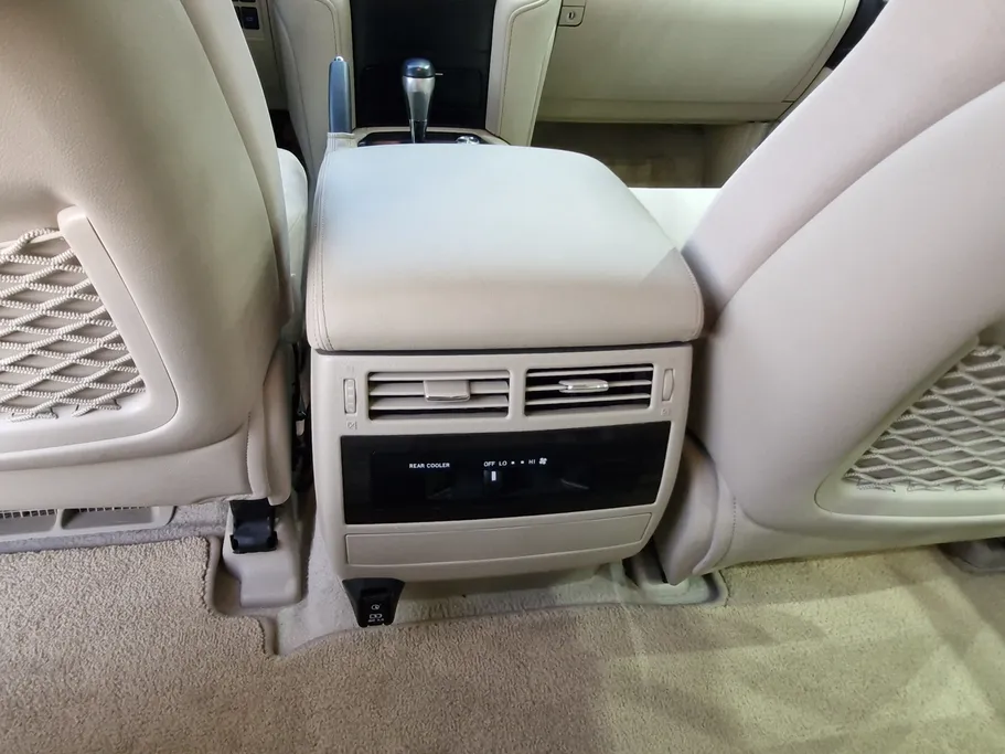 تويوتا لاندكروزر Grand Touring 2021 