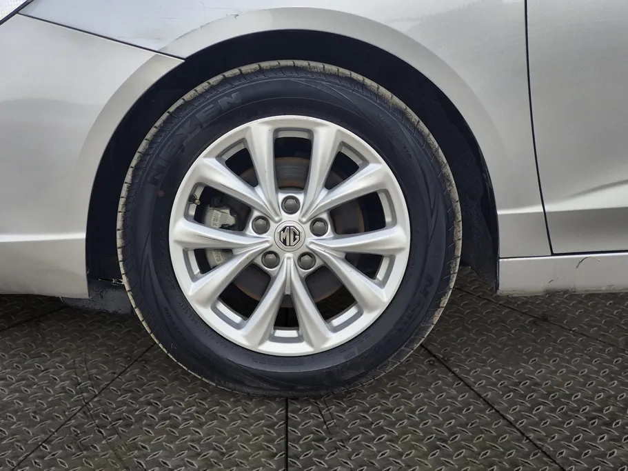 ام جي 5 COM 2022 