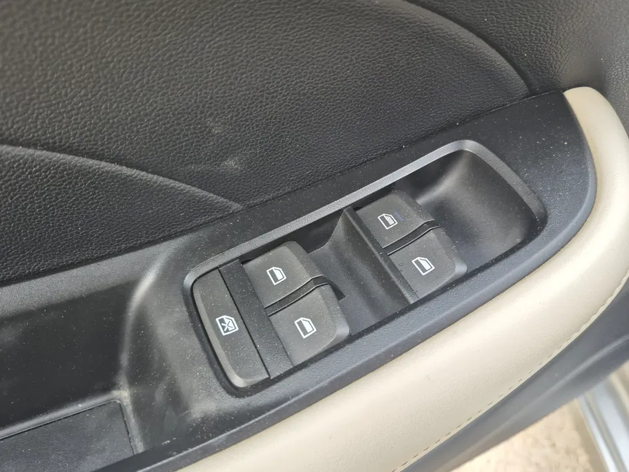 ام جي 5 COM 2022 