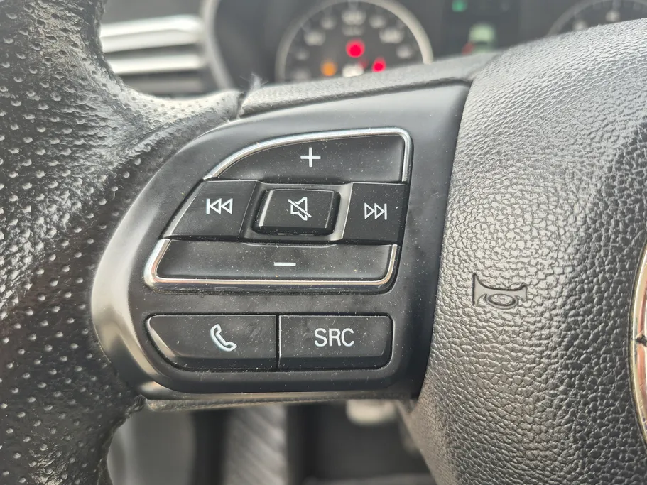 ام جي 5 COM 2022 