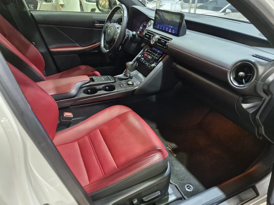2024 Lexus IS 300 