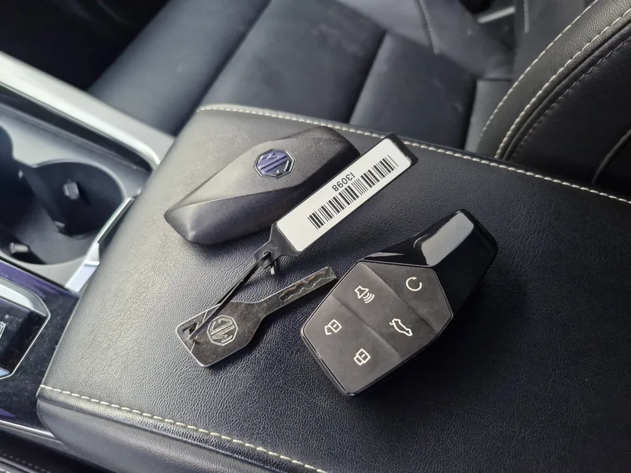 ام جي وان LUX 2023 