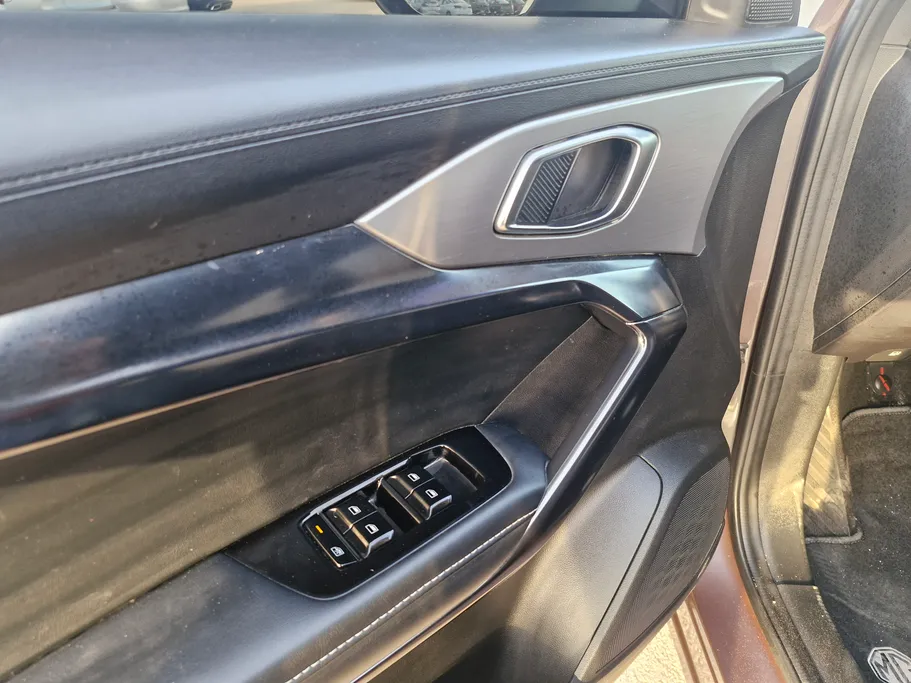 ام جي وان LUX 2023 