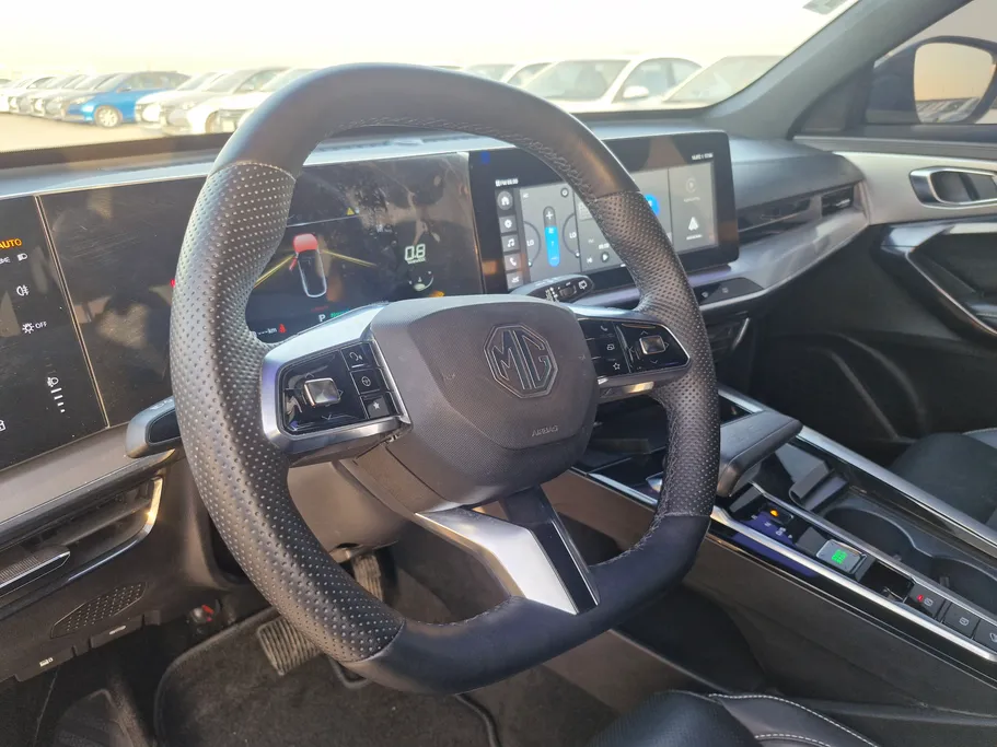 ام جي وان LUX 2023 