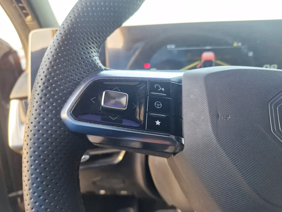 ام جي وان LUX 2023 