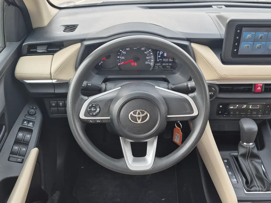 2023 Toyota Yaris  Y 