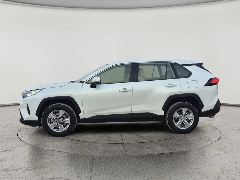 2023 تويوتا RAV4 LE 