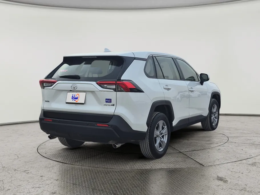 2023 تويوتا RAV4 LE 