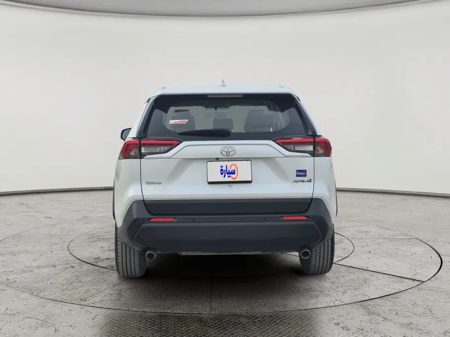 2023 تويوتا RAV4 LE 