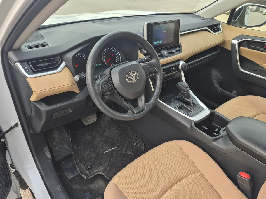 2023 تويوتا RAV4 LE 