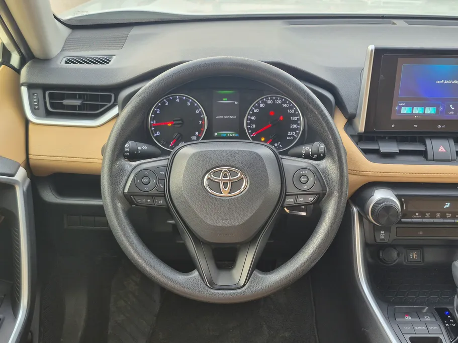 2023 تويوتا RAV4 LE 