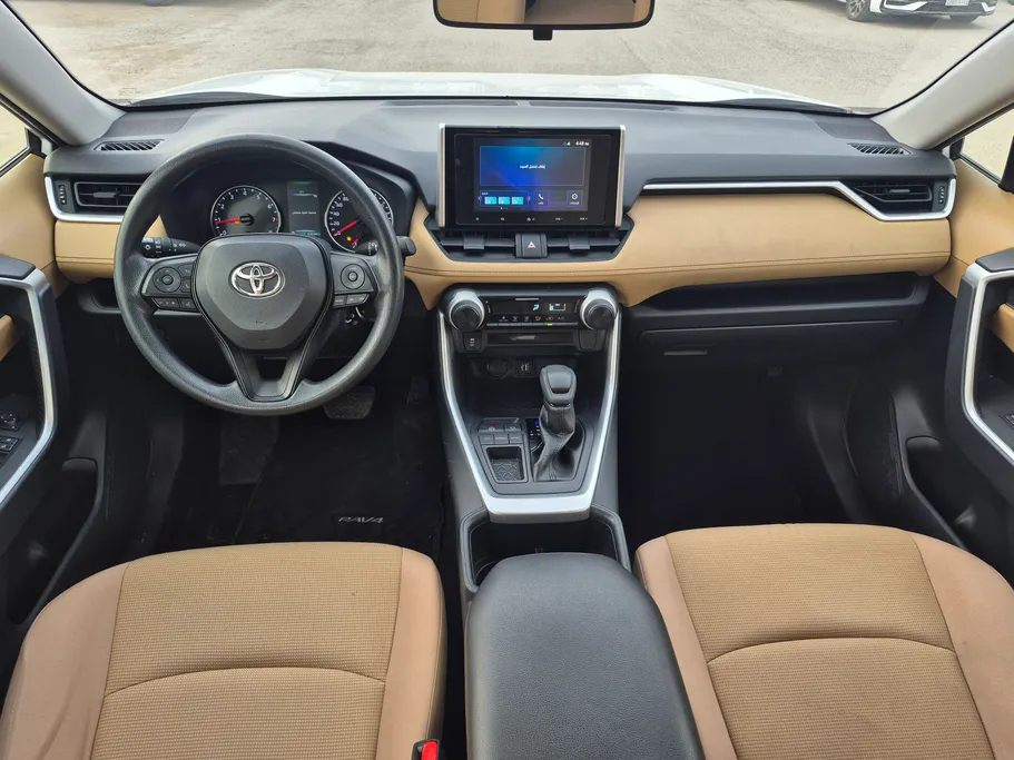 2023 تويوتا RAV4 LE 