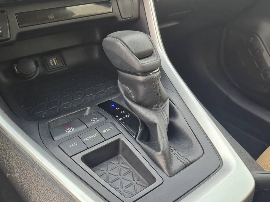 2023 تويوتا RAV4 LE 