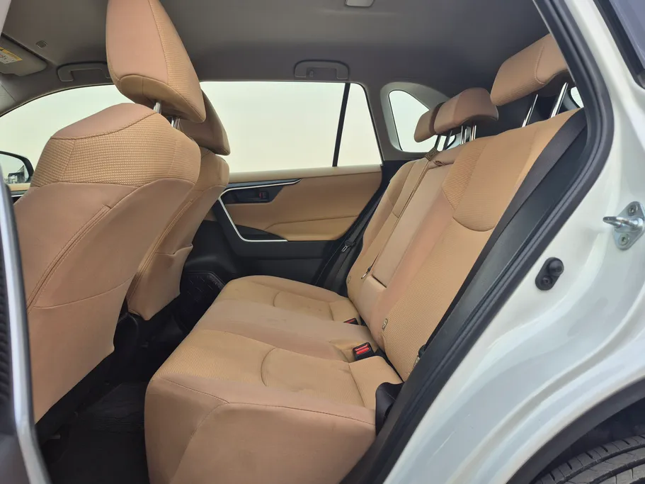 2023 تويوتا RAV4 LE 